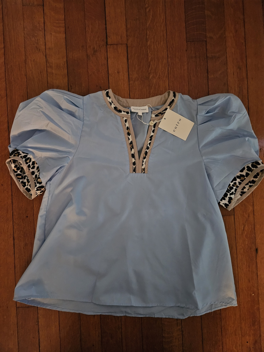 entro Pale Blue Puff Sleeve Blouse with Leopard-Trim Accents Sz L PTP=20
